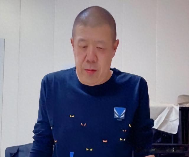 秦卫东:年轻时爱喝酒,中年患病,如今瘦到脱相,他究竟经历了啥