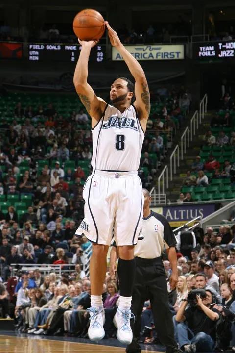 保罗作为NBA顶级后卫,为何选秀时仅仅是第四顺位?前面三人是谁