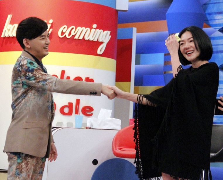 黄子佼曝萧煌奇不是盲人,曾晒出过开车画面,萧煌奇发文辟谣