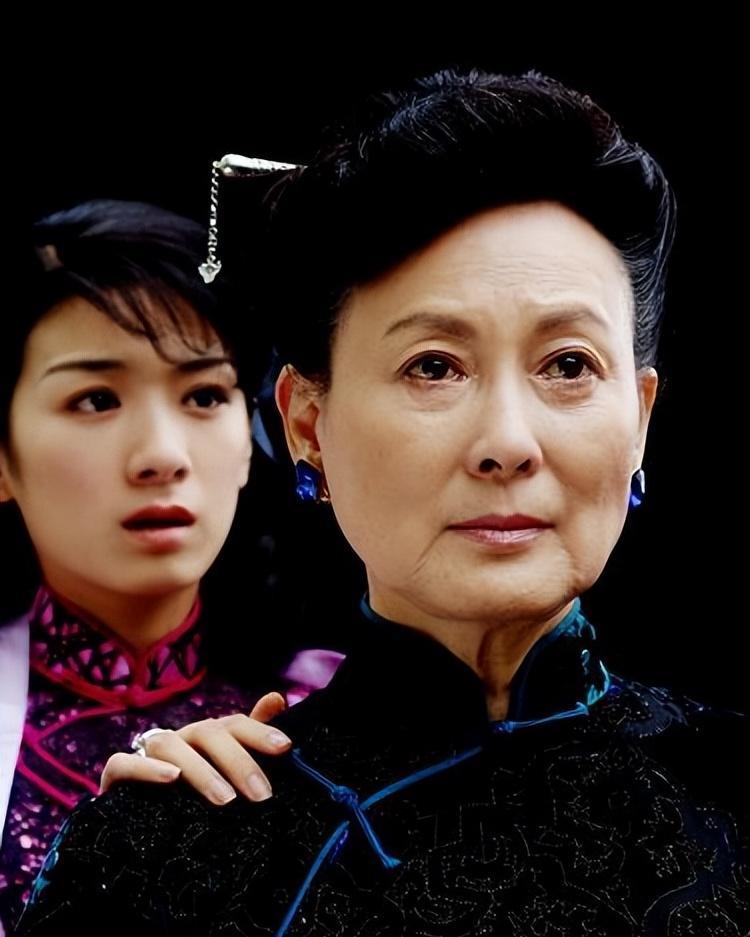 演员向梅：83岁退休后生活悲凉，背后真相曝光，才知道风光后的痛