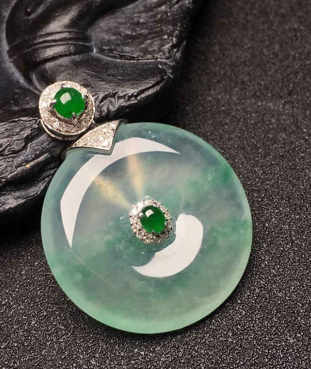 翡翠|新买的翡翠有层蜡，要用热水煮过才能戴？