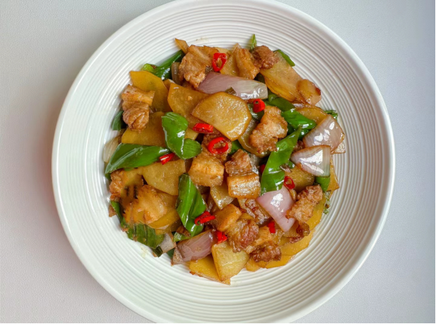 土豆|深秋，土豆和它是绝配，简单炒一盘，解馋开胃，孩子老公都爱吃