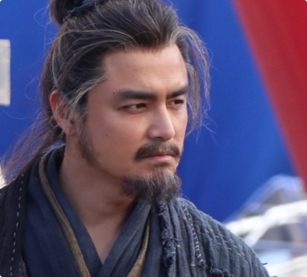 新《射雕》：顶着“发面馒头”的脸却演洪七公，谁的审美出了问题