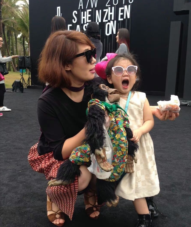 童星阿拉蕾：4岁出道年收入百万，自称要赚钱养弟弟，现状如何？