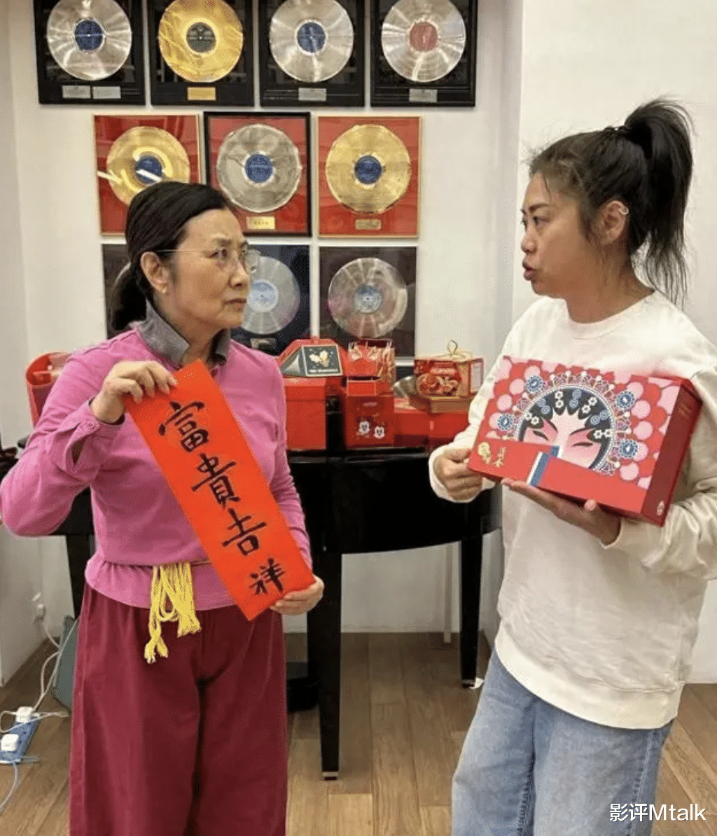 57岁退圈女星拜访76岁汪明荃!满脸色斑黑眼圈严重,比阿姐还显老