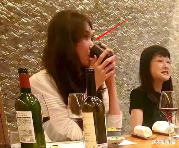 林志玲拒绝跟国人合照，披头散发不停喝酒，酒桌上喝到全身通红