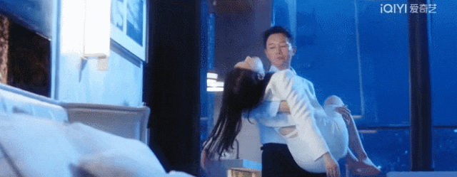 公开承认出轨,被“封杀”10年,如今53岁被董洁倒追:他到底凭什么?