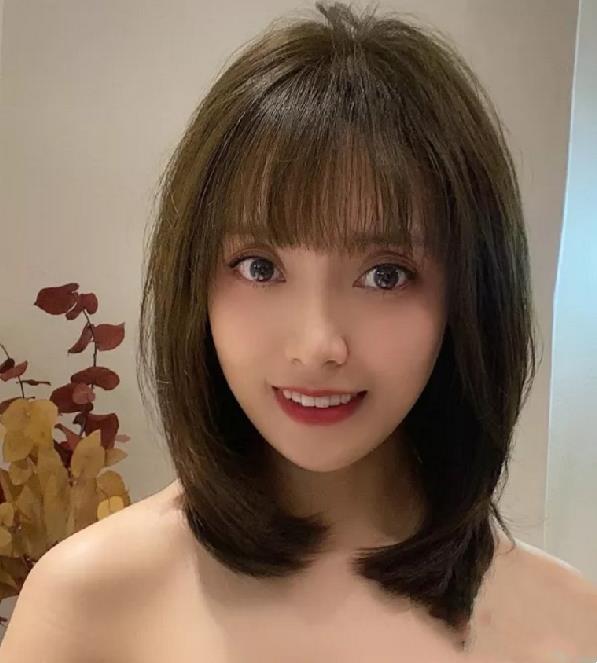 刘海 2023流行这种锁骨发造型，女生塑型首选，轻松提升回头率