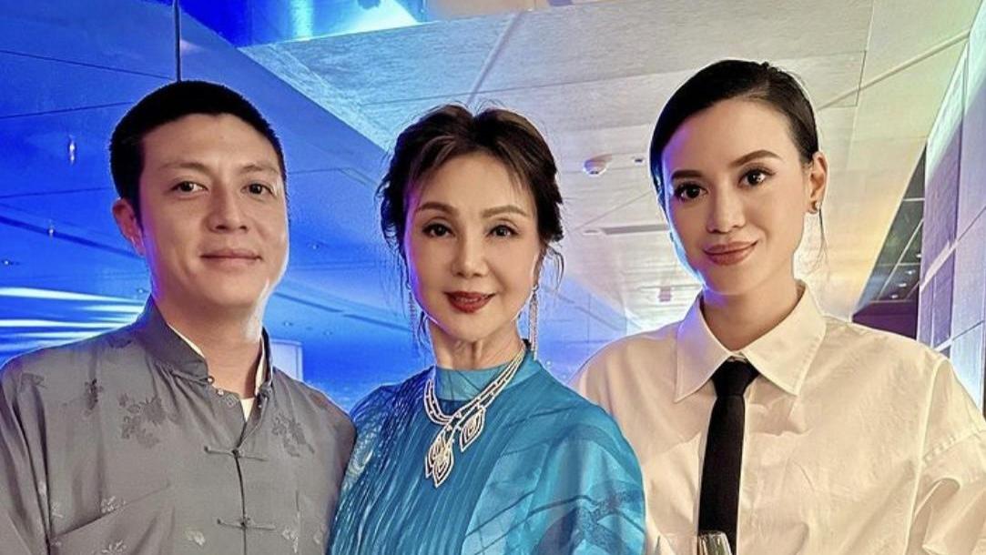 谢玲玲携子女现身酒店开业礼，42岁长子罕露脸，帅气不减至今未婚