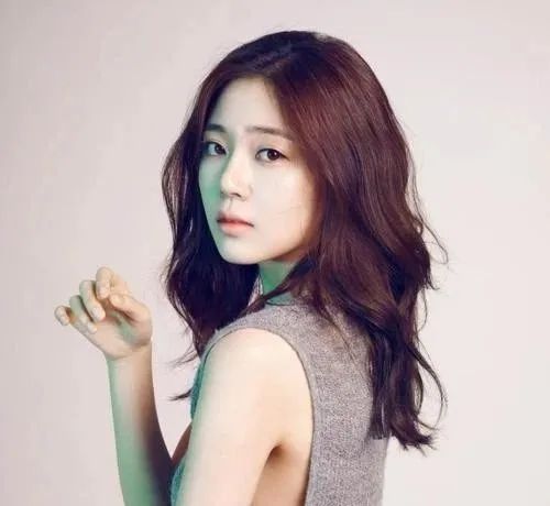 揭秘职场气质密码：如何打造独一无二的个人魅力