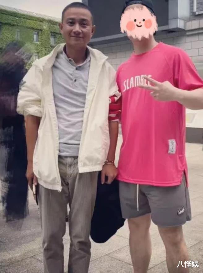 马伊琍|文章携女儿现身机场无互动,一改邋遢形象变潮流,与爱马似同龄人