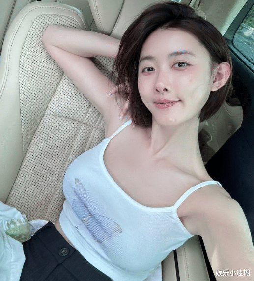 网红聂小雨穿低胸吊带,底裤外穿、拍照动作被指擦边,网友:封杀