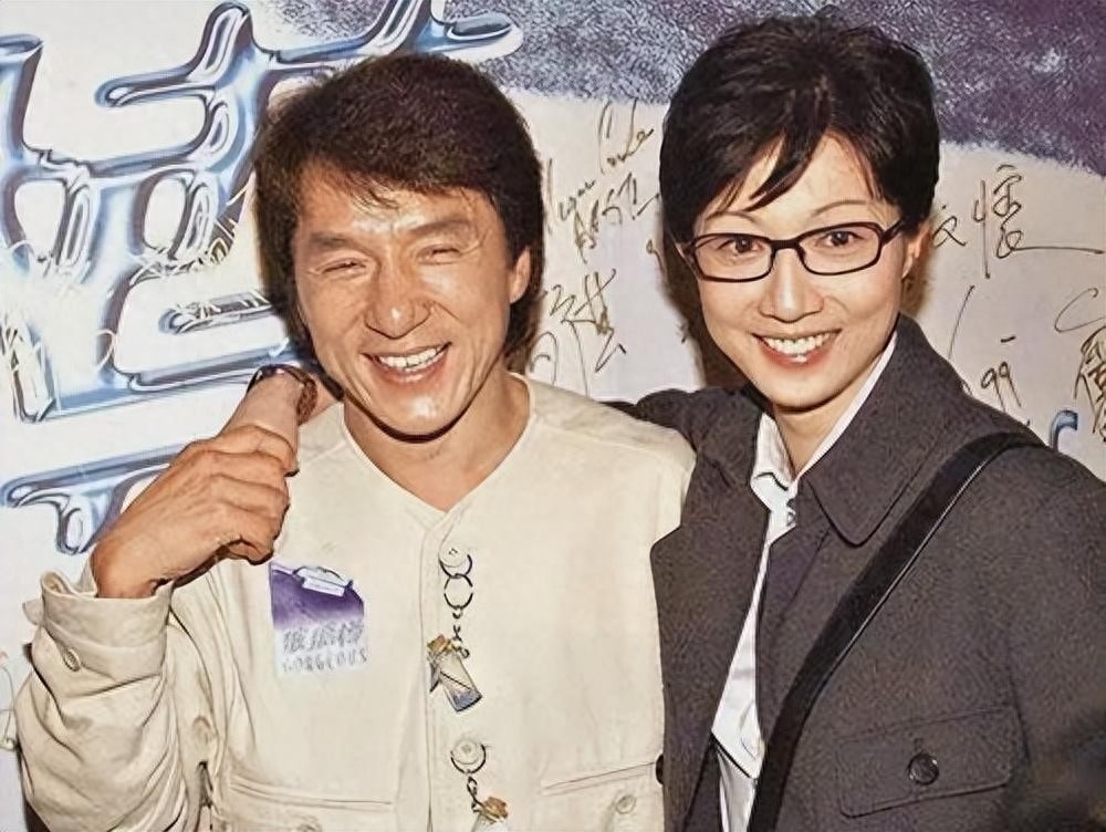 吴绮莉杀回来了！成龙3次更改千亿遗嘱，才是对林凤娇最大羞辱