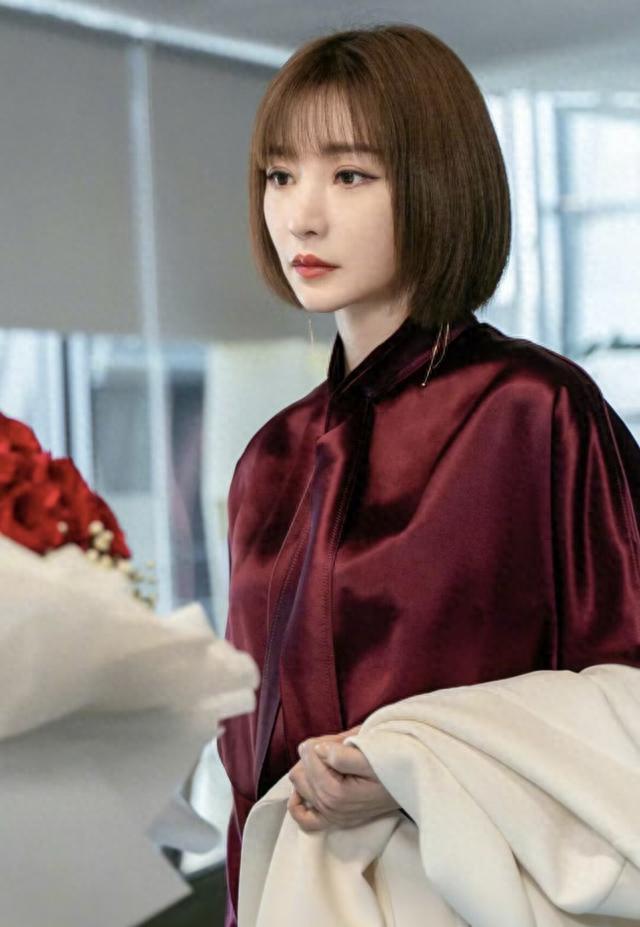 柳岩穿搭值得参考的“减龄小心机”!你get到了吗