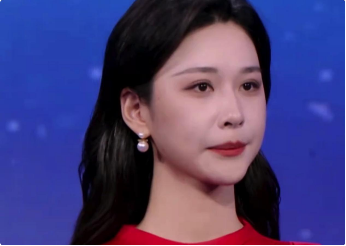 央视新女主持火了!字正腔圆似董卿惊艳网友,肤白似雪美过马凡舒