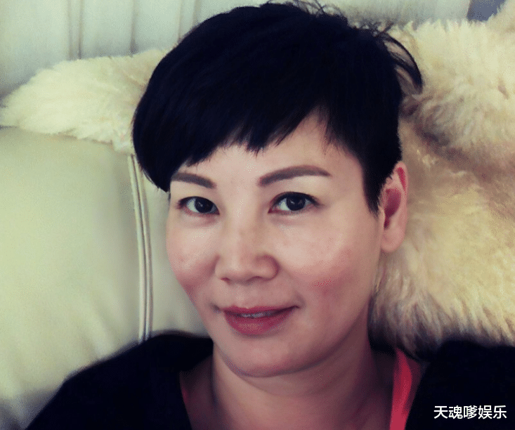 温裕红|54岁港星癌逝,曾6次化疗保命,家人公开遗照骨瘦如柴仍面带笑容