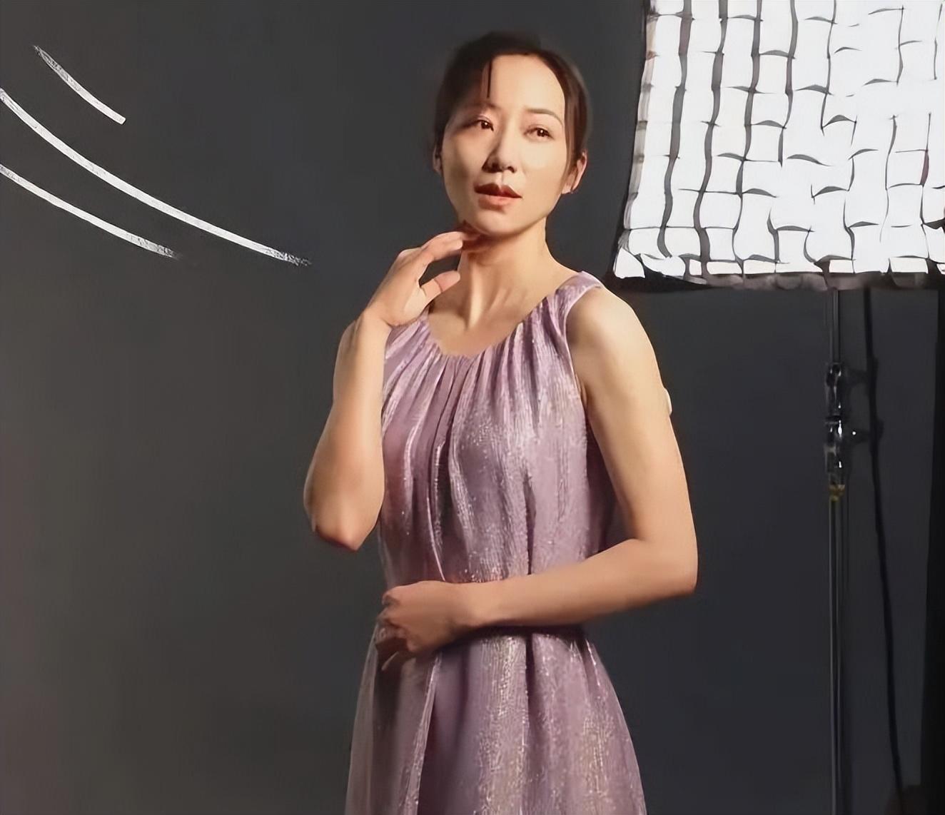 美颜 离开美颜韩雪是真的显老了，皮肤松弛憔悴，跟平常大妈一样真实！