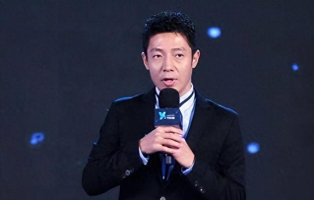 撒贝宁瞒不住了？与妻子李白婚姻形同虚设，难怪不再受央视重用！