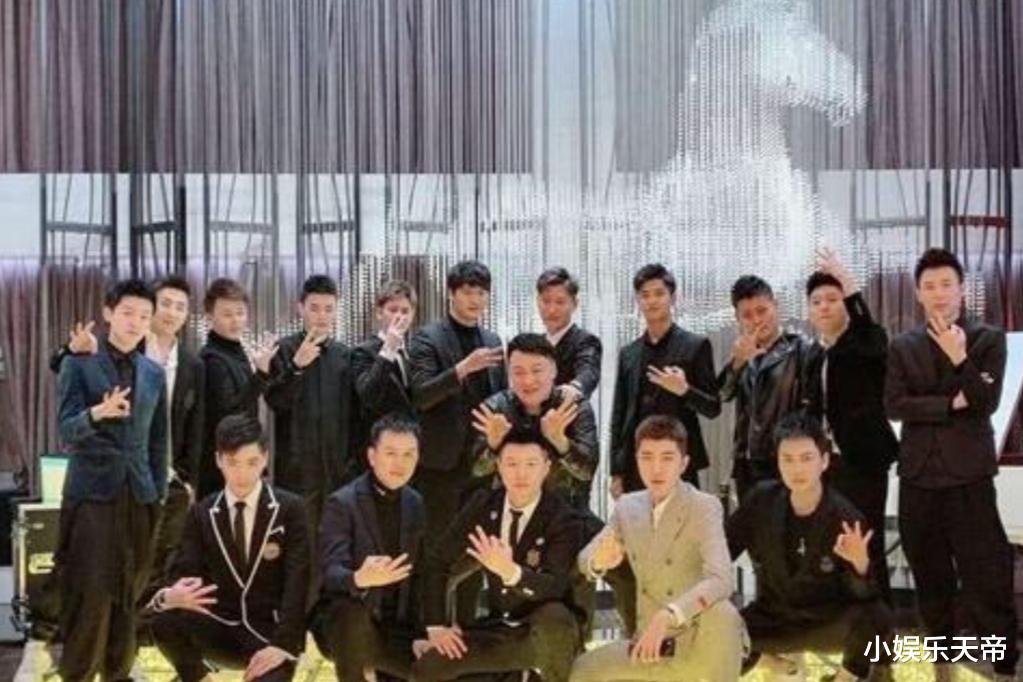 孟羽童|211硕士毕业生做男模,日薪超5000却后悔想考公,担心政审不过关