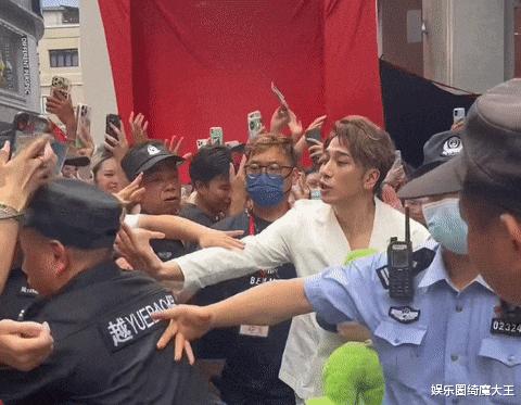 一场晚会,撕碎了内娱明星的遮羞布,解开了港星长红半辈子的真相