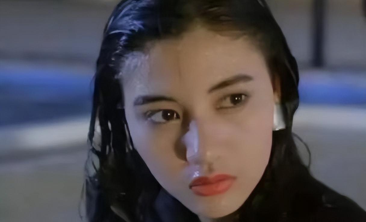 李嘉欣被爆在ICU命悬一线,网友反而拍手称快,纷纷留言:现世报