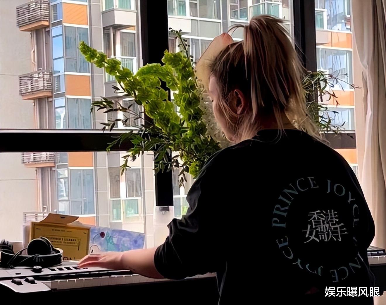 郑欣宜抑郁失踪后晒自拍!瘦到90斤腋下汗湿,剪短长发引人心疼