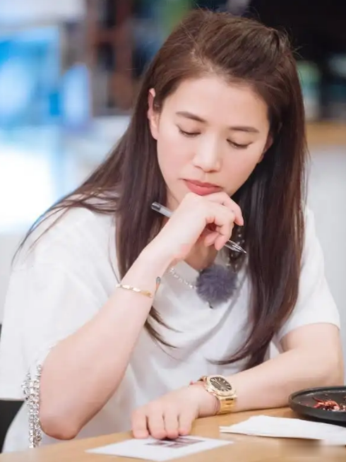 袁咏仪|带头网暴,辱骂导演,演唱会放录音,这些明星一个比一个离谱