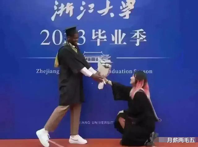 辣眼睛! 浙大校花毕业向黑人求婚, 打了谁的脸? 郑强坐不住了