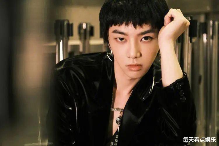 华晨宇|两次亲子鉴定,彻底撕掉华晨宇的“遮羞布”,是内娱最大的笑话