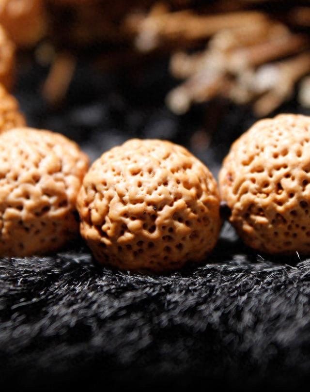 文玩圈的“洋垃圾”,这3种文玩,赶快丢进垃圾桶!