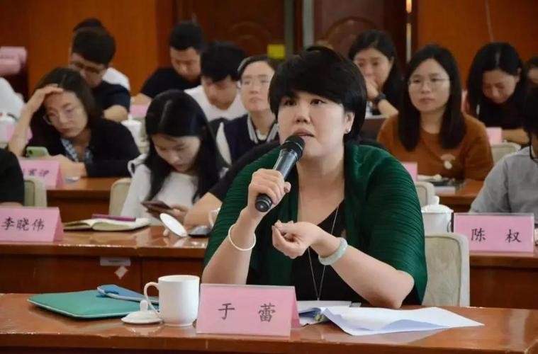 定了！2024年央视春晚总导演竟是她，节目单流出引争议，网友笑死在评论区