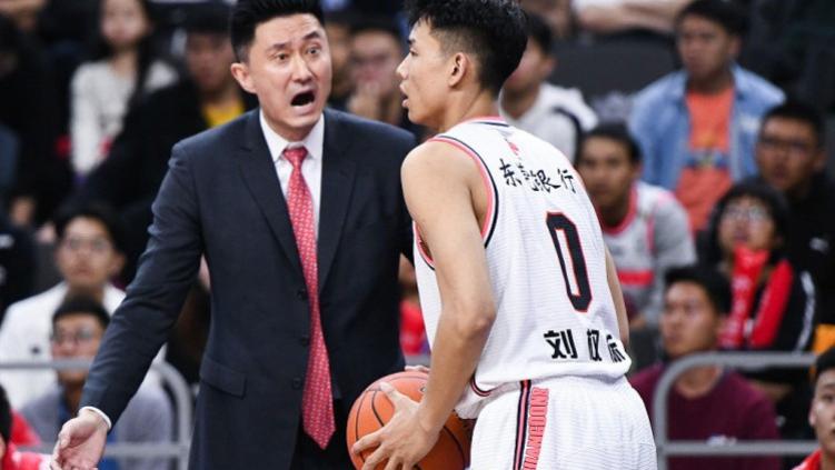 宏远集团|正式退役！宏远新星因病职业生涯终结 朱总送他读大学铺好发展道路