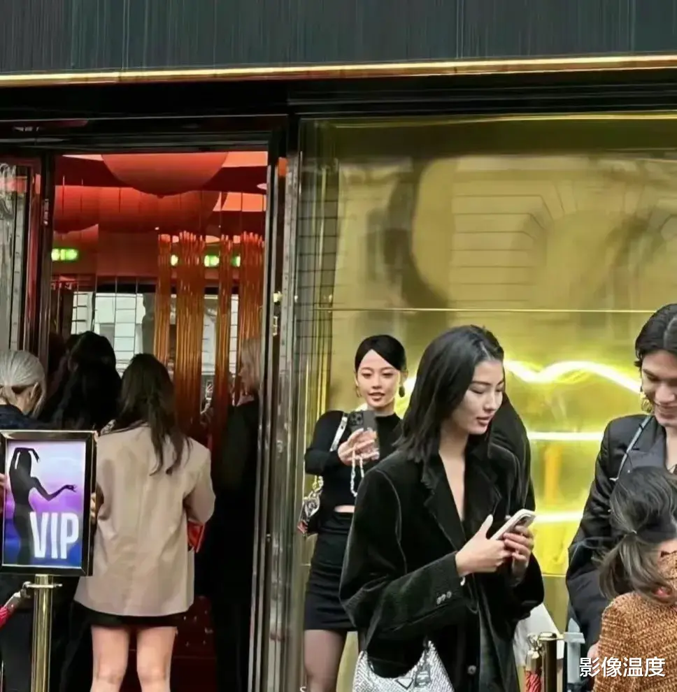 杨颖疯马秀事情升级：微博评论区沦陷，央视开始除名，张嘉倪惨遭牵连