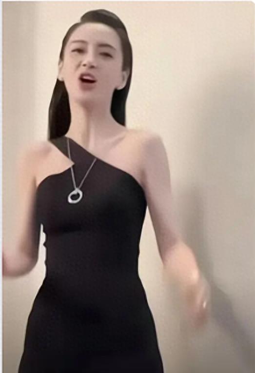 同样是43岁，当董洁和高圆圆同框，才知道中年女星瘦成排骨真丑！