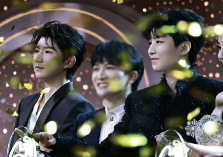 胡歌|微博之夜经典名场面超全汇总！胡歌刘亦菲获King和Queen惹网友不满