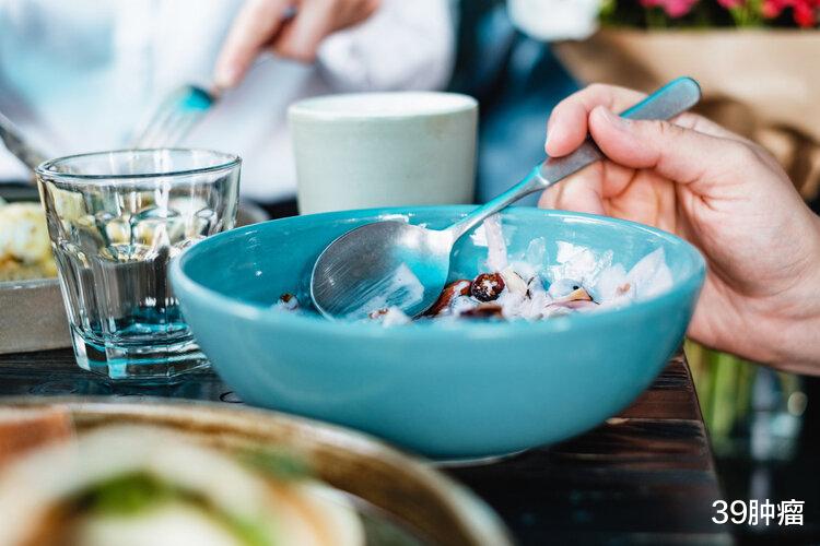 枇杷|美国研究发现饭量和寿命的关系：饭量减少3成延寿20年，有道理吗