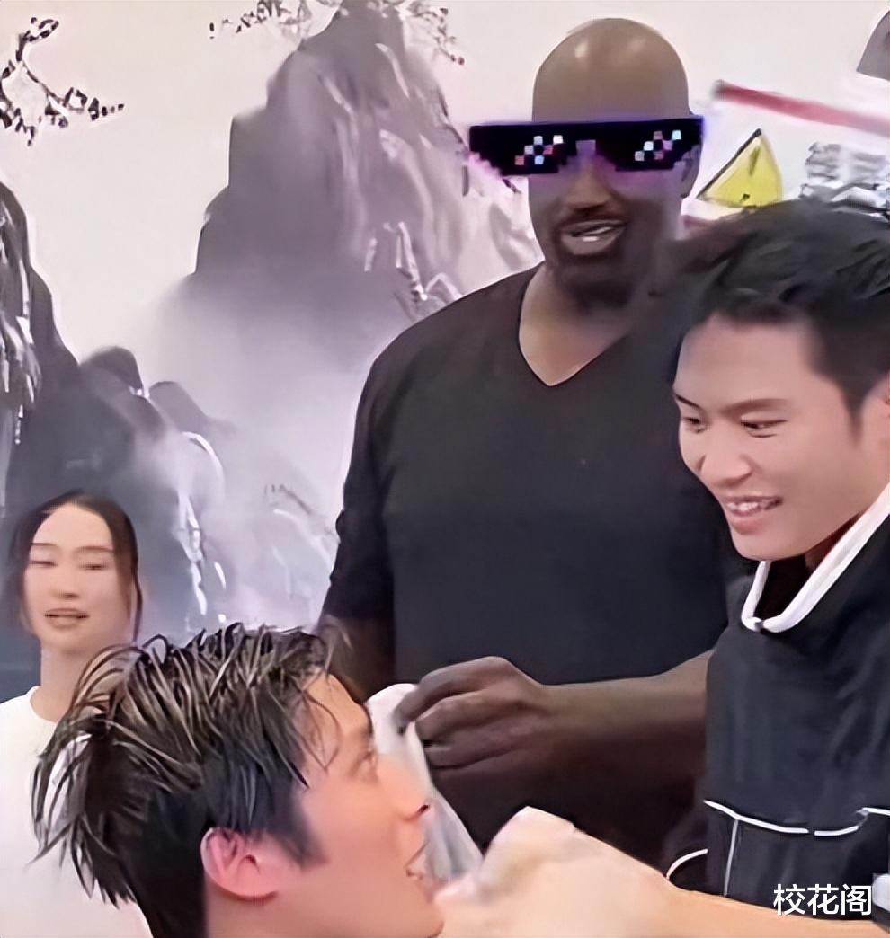 小杨哥开演唱会狂砸3000万!赵雷婉拒,海报C位让人吃惊