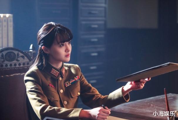 郑爽被判赔付上亿违约金，躲美国带娃不回国，近况身材发福认不出