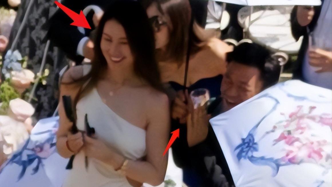 王宝强冯清参加婚礼！姿态卑微衣着节俭，曝女方挺大肚卖首饰还债