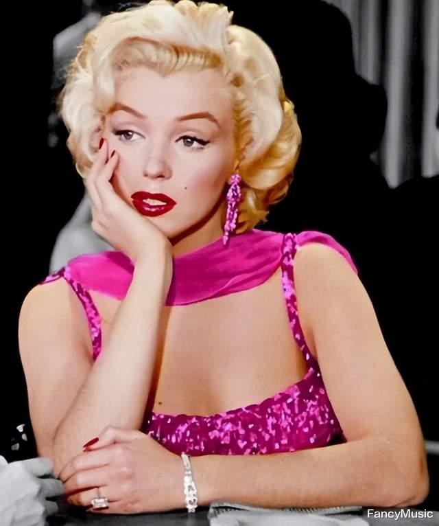 丢脸到外国了？黄子韬一场“廉价”演唱会，掀开了流量的遮羞布！