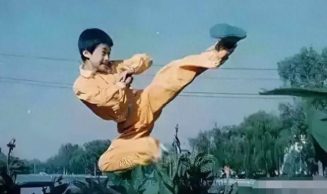 骗了我们49年！原来他就是吴京的父亲，难怪吴京能够大红大紫