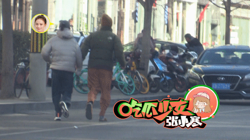 马思纯|马思纯张哲轩甜蜜外出，牵手弯臂搂肩互动亲密，二人感情稳定幸福洋溢