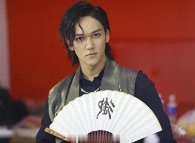 陈牧驰同性恋身份曝光!5年前海外视频被扒,分手后崩溃