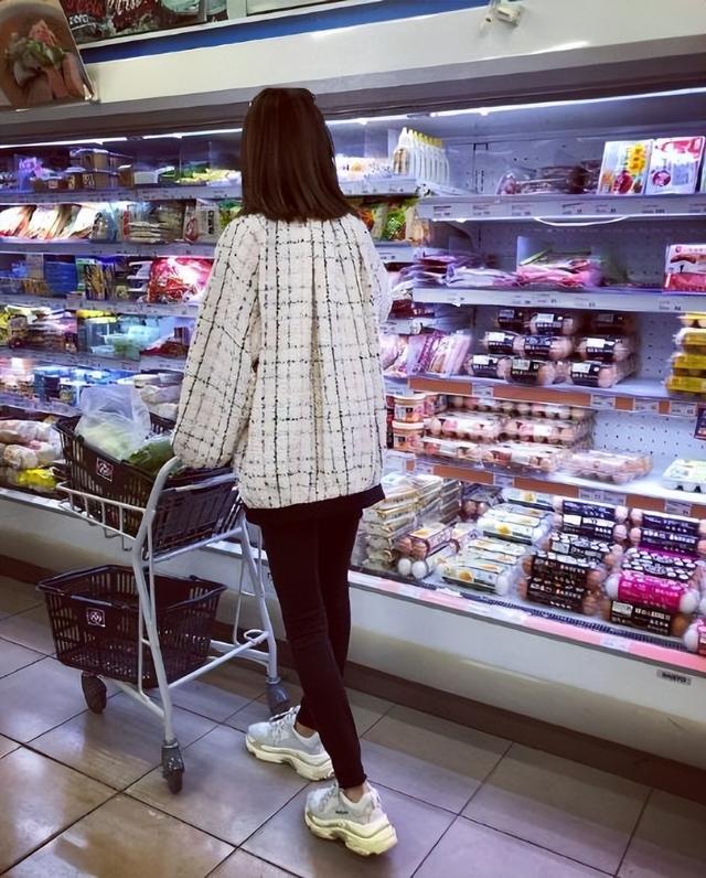 鉴黄师|揭秘女鉴黄师的真实生活：时薪不过6元，离职后无法直视这些词