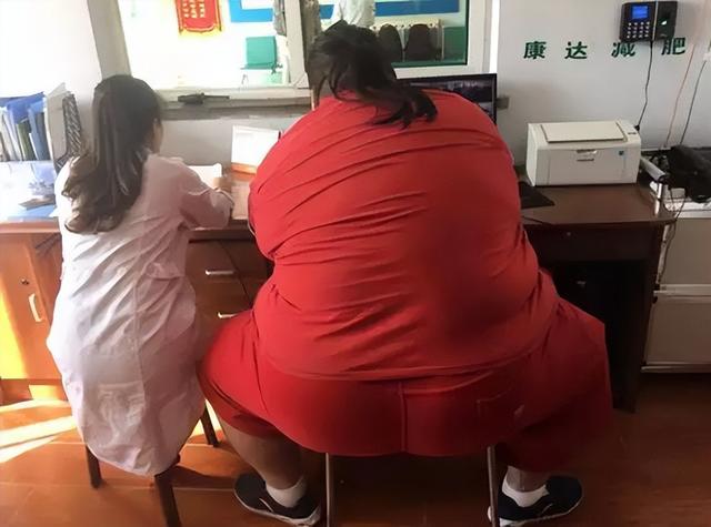 四川800斤“幸福肥”夫妻,为生孩子拼命减肥400斤,如今怎样了?