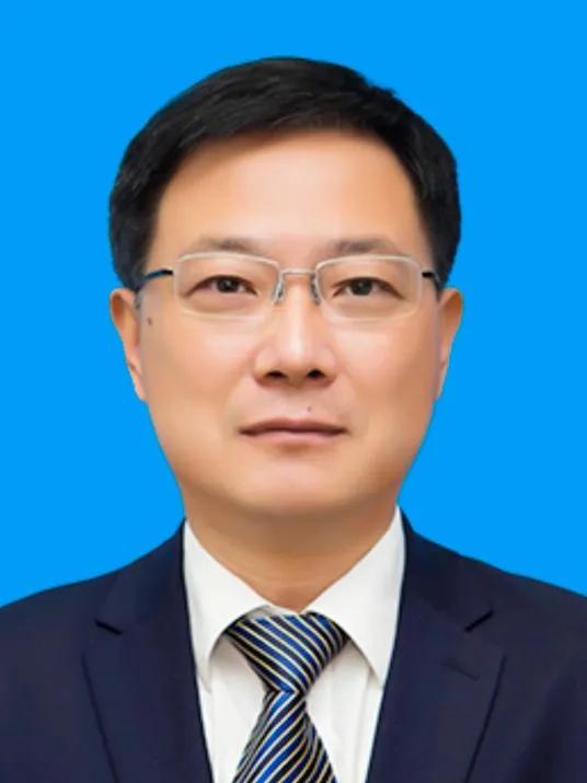 写在最后赵长富虽然退休两年了,曾经是身居高位的市委书记,但是不论