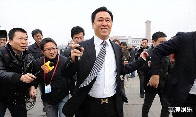 许家印被抓现场曝光，情绪失控大吼大叫，扬言会动用一切手段保释