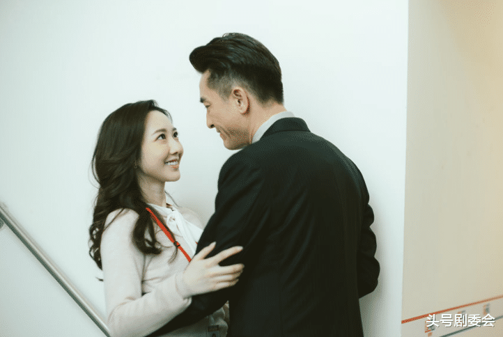 开播一天，拿下热榜第一！佘诗曼、马国明联手，港剧又出“王炸”