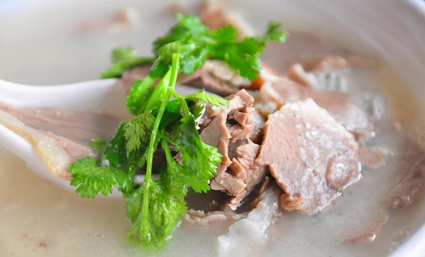 |炖羊肉汤，怎么做才能更香？大厨教你3个小窍门，汤鲜肉嫩又好喝