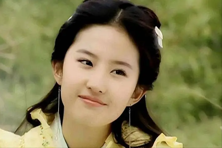 当35岁景甜和38岁王丽坤同框，我才彻底明白，什么叫气质和骨相